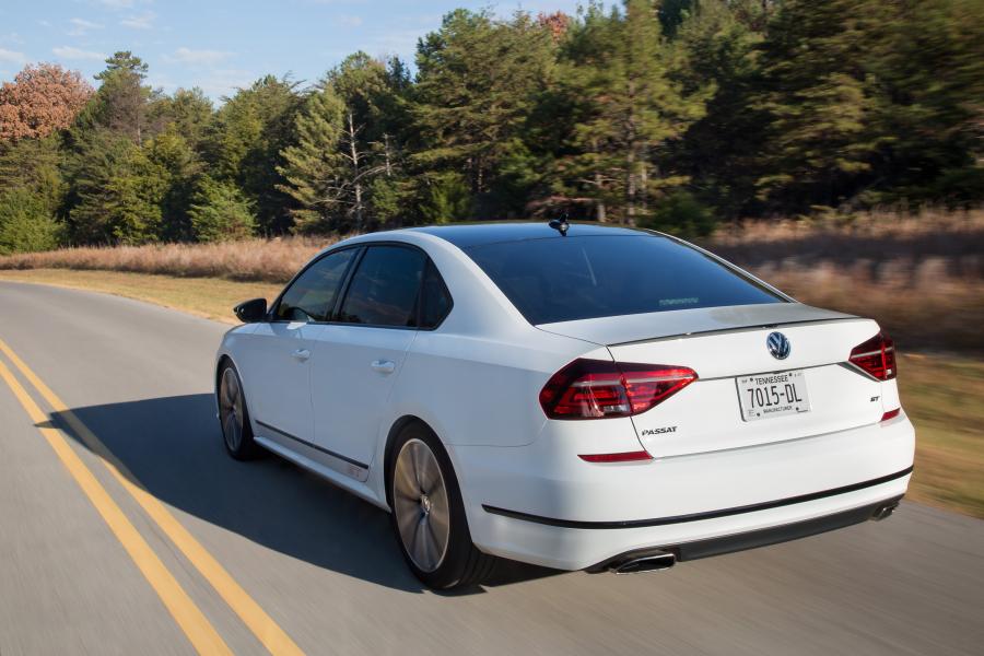  Volkswagen Passat GT Concept 2016 года  (фото 3 из 8)